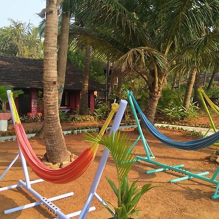 The Yuppi Hippi Hideout Hotel Anjuna Exterior photo