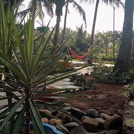 The Yuppi Hippi Hideout Hotel Anjuna Exterior photo