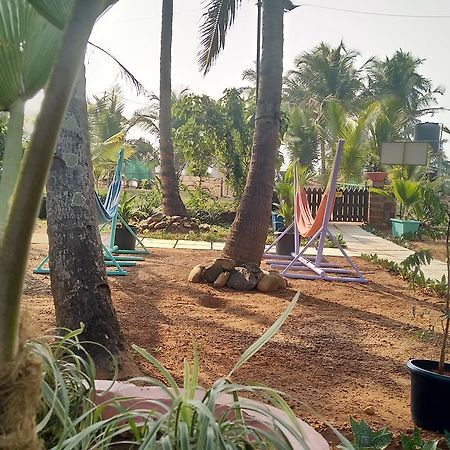 The Yuppi Hippi Hideout Hotel Anjuna Exterior photo