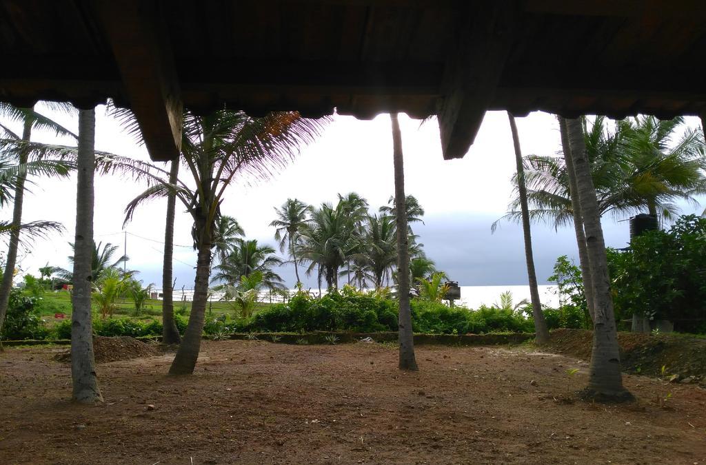 The Yuppi Hippi Hideout Hotel Anjuna Exterior photo