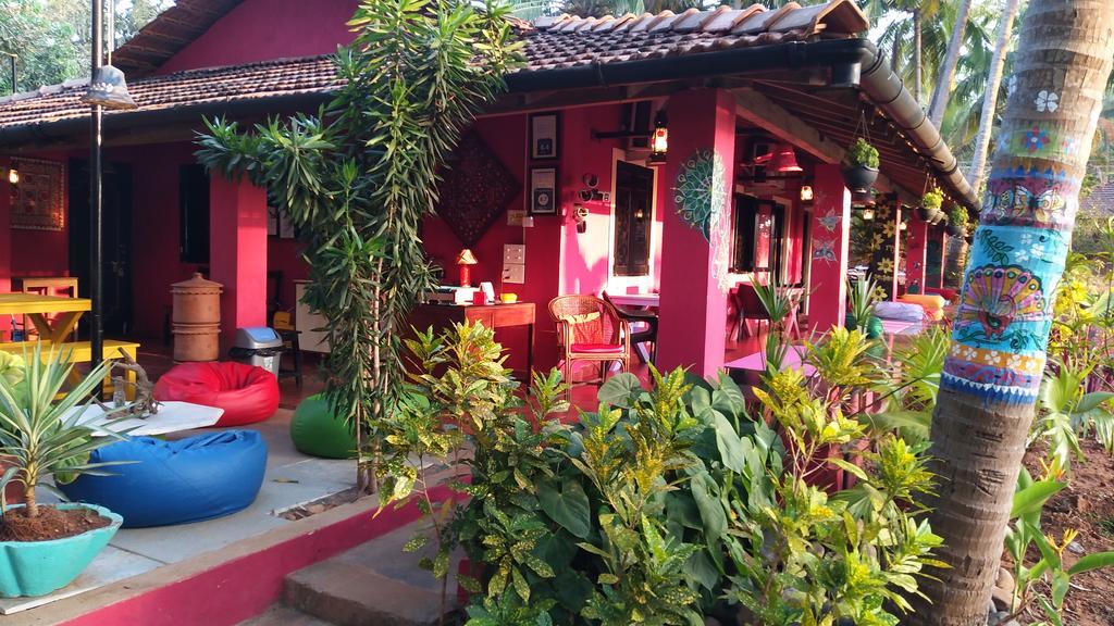 The Yuppi Hippi Hideout Hotel Anjuna Exterior photo