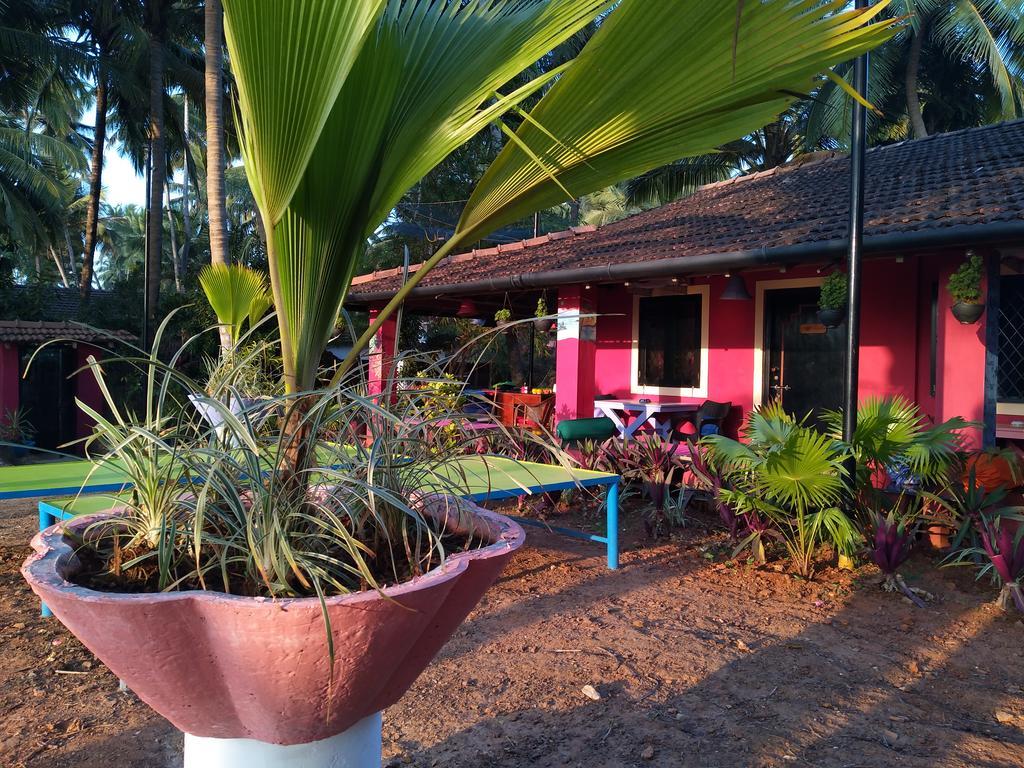 The Yuppi Hippi Hideout Hotel Anjuna Exterior photo