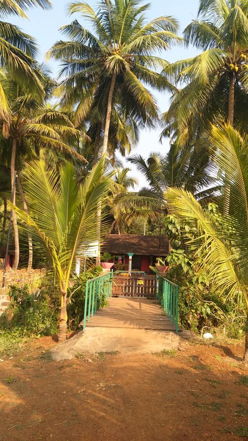 The Yuppi Hippi Hideout Hotel Anjuna Exterior photo