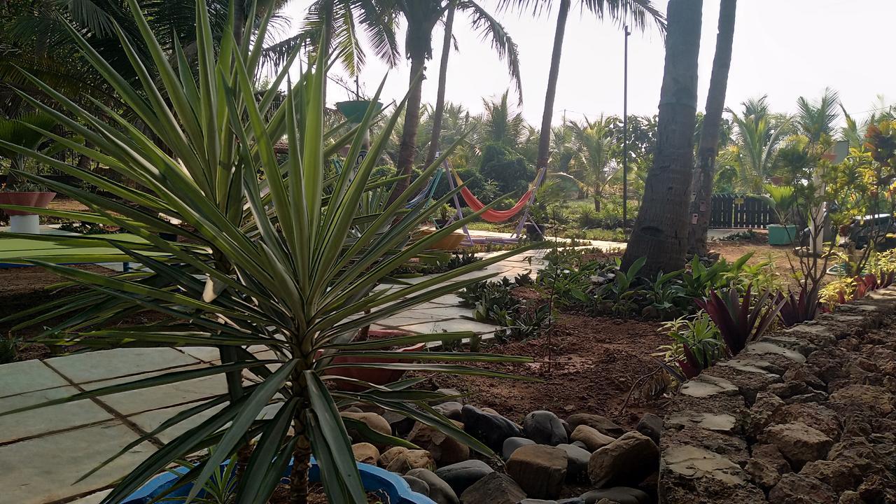 The Yuppi Hippi Hideout Hotel Anjuna Exterior photo