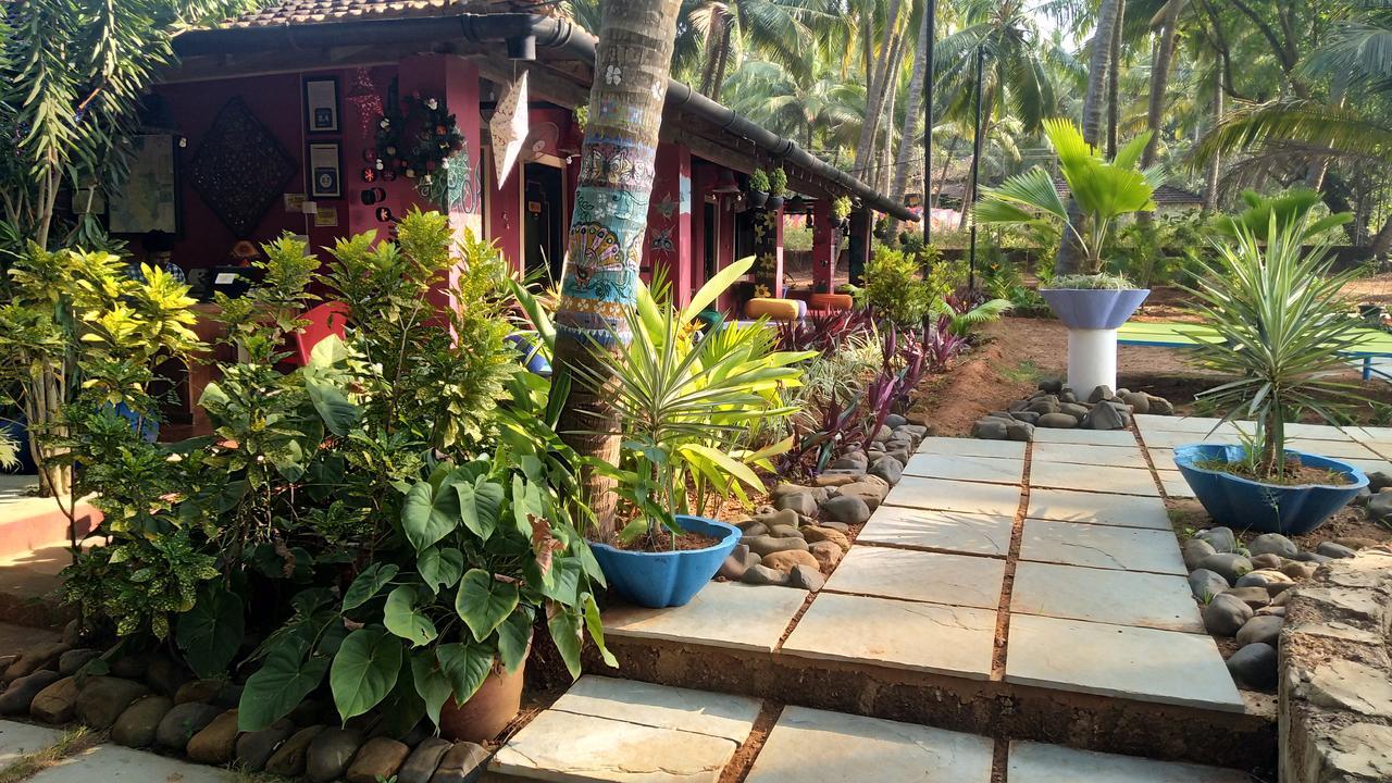 The Yuppi Hippi Hideout Hotel Anjuna Exterior photo