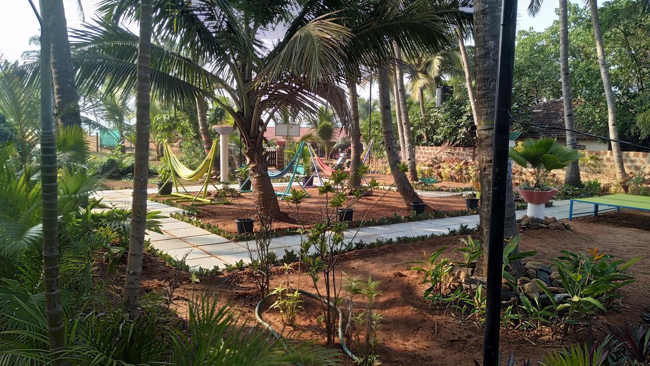 The Yuppi Hippi Hideout Hotel Anjuna Exterior photo
