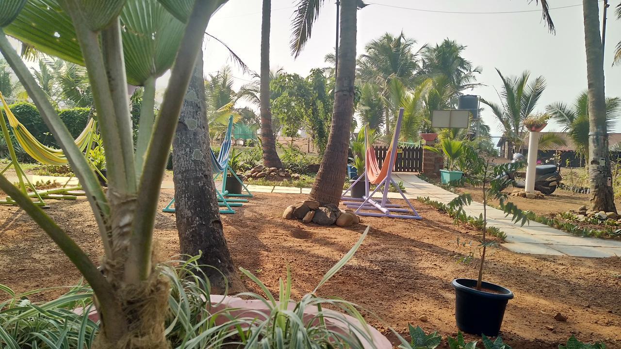 The Yuppi Hippi Hideout Hotel Anjuna Exterior photo